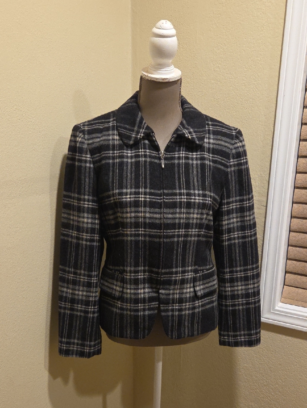 Jones New York Black & Gray Plaid Zip-Front Wool Blazer